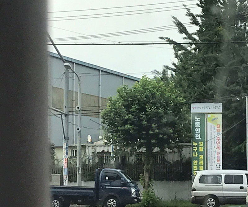 공단에 걸린 민주노총의 노동안전 현수막, 노동자들 입장에서 생각해보는 세심함이 아쉽다.