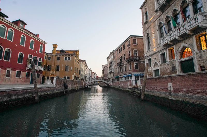 코로나19 사태로 텅빈 이탈리아 베네치아스의 운하