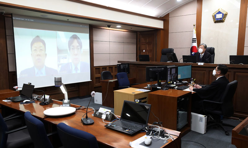 신종 코로나바이러스 감염증(코로나19) 여파로 전국 법원들이 휴정기에 들어간 가운데 3월 4일 오후 서울 서초구 서울고등법원에서 코로나19 대응 방안으로 원격 영상 재판이 열리고 있다.