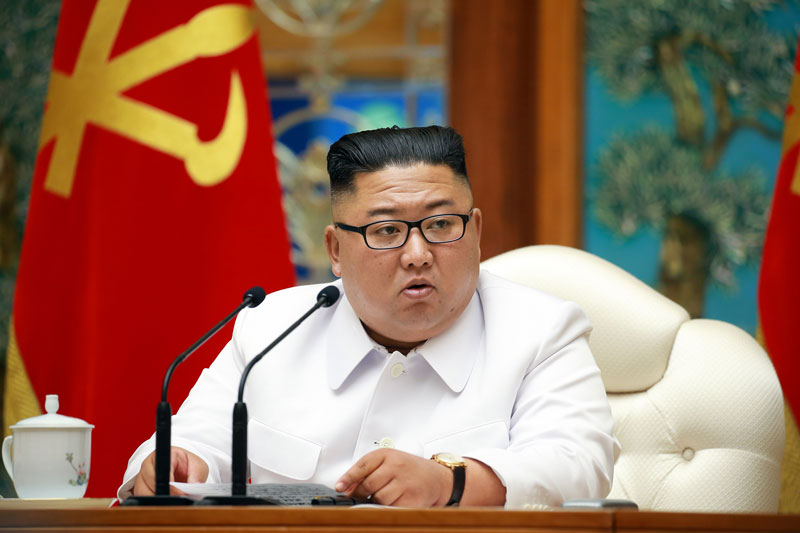북한이 25일 노동당 중앙위원회 정치국 비상확대회의를 긴급소집했다고 당 기관지 노동신문이 26일 보도했다. 사진은 회의를 주재하는 김 위원장의 모습.