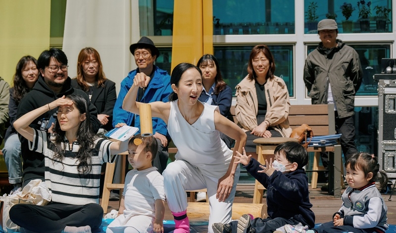 “아기들도 공연을 즐길 수 있어요”…‘봄여름가을겨울 슴숨슘’