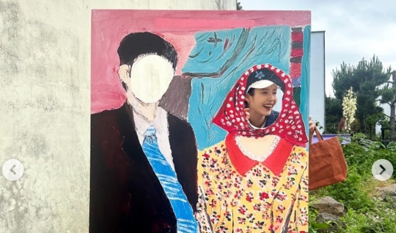 아이유, ‘폭싹 속았수다’ 제주 전시회 찾아 “약속 지키러”