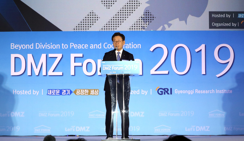 9.19 평양공동선언 1주년 기념 2019 DMZ 포럼이 열린 19일 오전 경기도 고양시 킨텍스 그랜드볼룸에서 이재명 경기도지사가 개회사를 하고 있다.