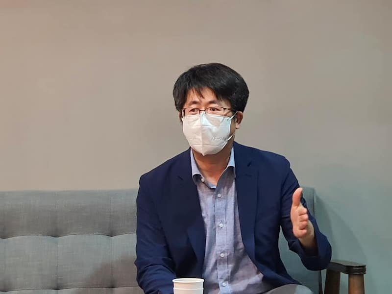 책 '로컬소비는 어떻게 상권을 살리고 일자리를 창출했을까?' 저자 황경수 씨