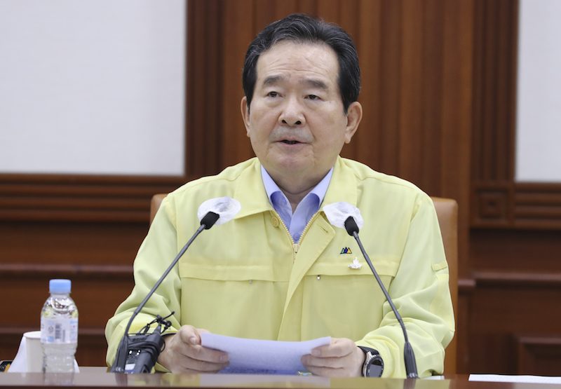정세균 국무총리는 2일 대한의사협회사 정부의 의대 정원 확대 반대하며 총파업을 예고한 것에 대해 "의료계가 집단휴진을 강행할 경우, 방역에 큰 부담이 될뿐더러 피해는 결국 국민께 돌아갈 것"이라고 설득했다.
