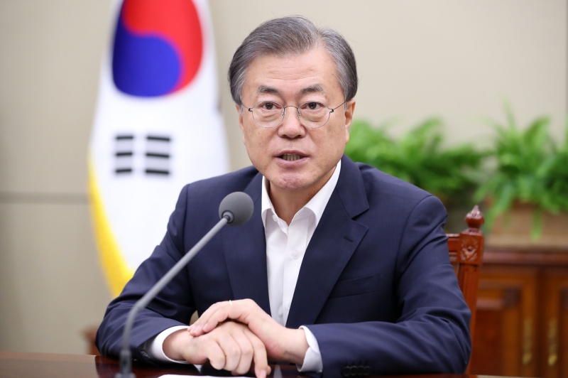 문재인 대통령이 12일 청와대 여민관에서 수석·보좌관회의를 주재하고 있다. 2019.08.12.