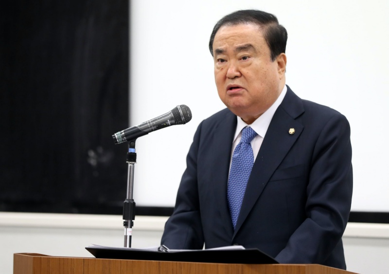 문희상 국회의장이 5일 일본 도쿄 와세다대학교에서 ‘제2의 김대중-오부치 선언, 문재인-아베 선언을 기대합니다:진정한 신뢰, 창의적 해법으로 미래지향적 한일 관계 복원’을 주제로 특별강연을 하고 있다. 2019.11.05