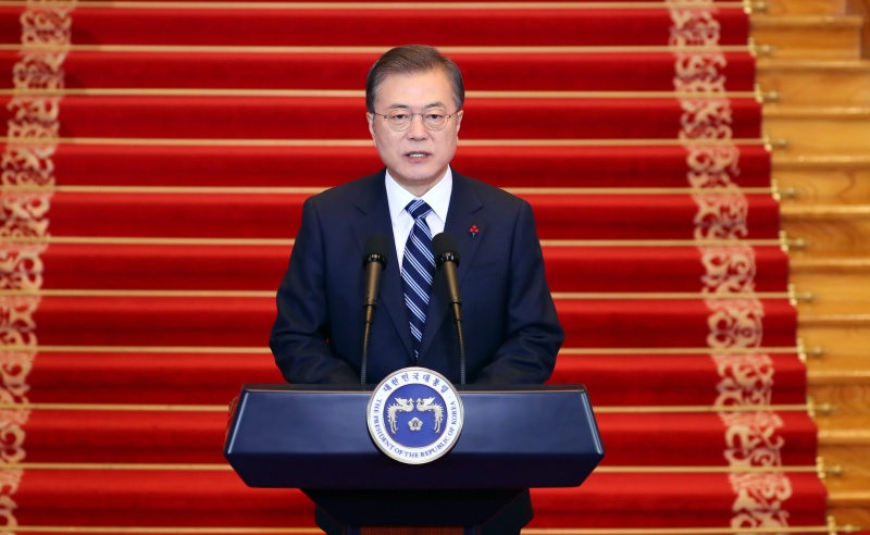 문재인 대통령이 7일 청와대 본관에서 올해 첫 국무회의에 앞서 신년사를 발표하고 있다. 2020.01.07.