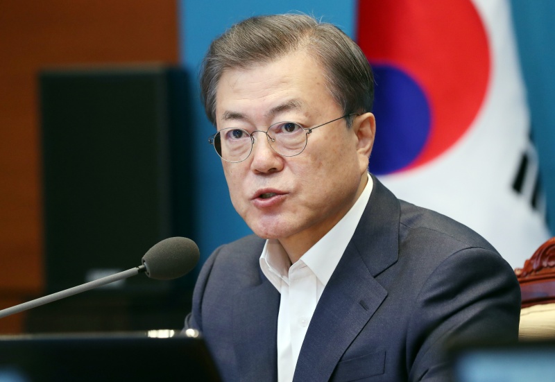 문재인 대통령이 24일 청와대 여민관에서 열린 수석보좌관회의에 참석해 모두발언을 하고 있다. 2020.02.24.