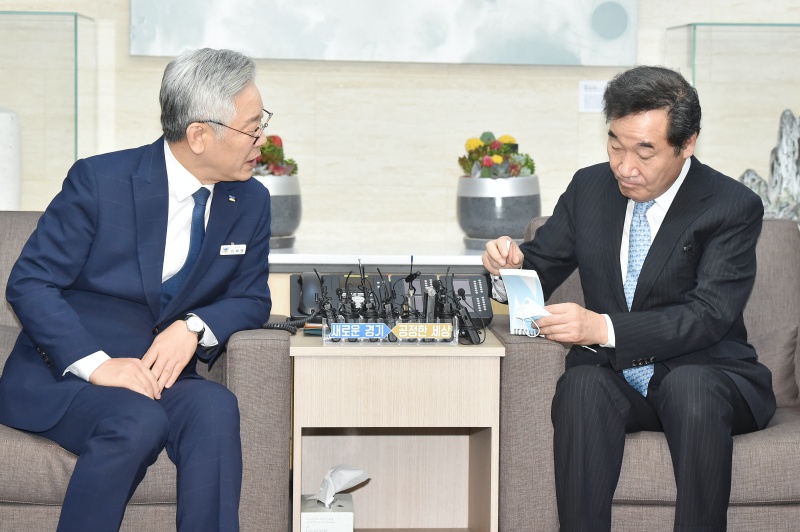 더불어민주당 이낙연 대표와 이재명 경기도지사의 자료사진