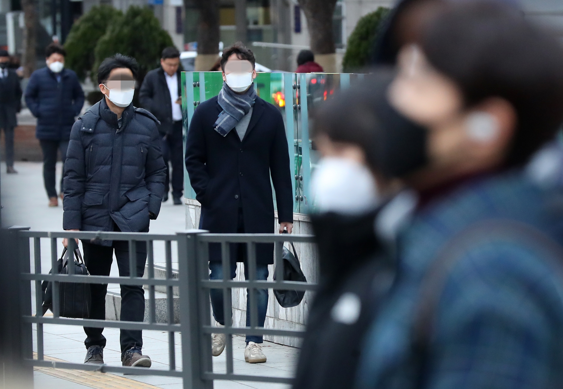 출근하는 시민들