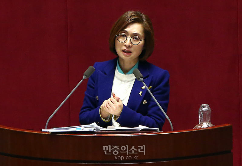 은수미 의원이 필리버스터 모습.