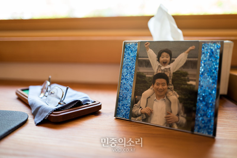경남 김해시 봉하마을에 위치한 고 노무현 전 대통령의 사저 '지붕 낮은 집'의 서재