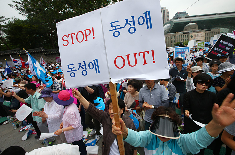 동성애 반대로 뭉친 개신교단들… 출교, 목사고시 금지에 이단 지정까지 - 민중의소리