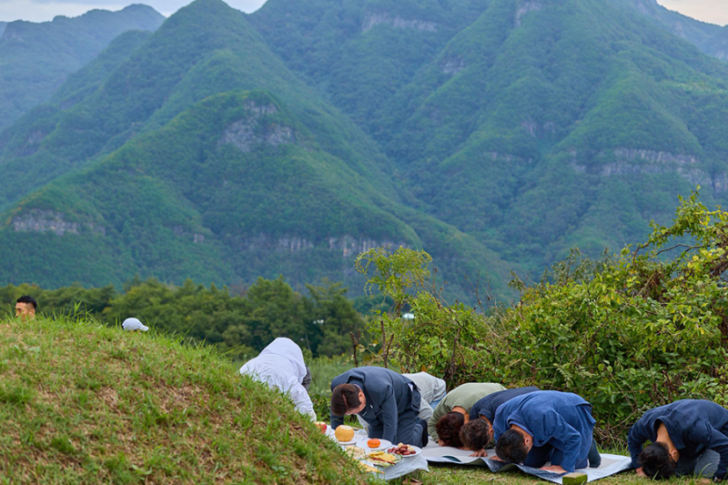 추석 성묘한 이재명 대통령 “모두의 대통령 되겠다 다짐 새겼다”