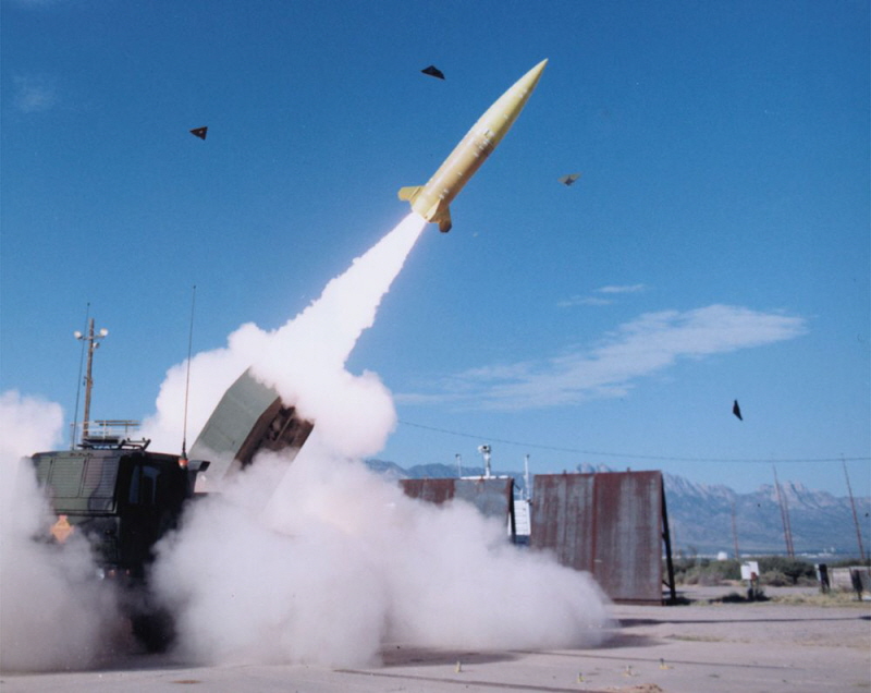 미 육군전술미사일(Precision Strike Missile) 발사 장면. 미국은 최근 INF 조약을 탈퇴하고 이 미사일의 사거리를 늘려 정밀타격미사일(Precision Strike Missile)을 개발하고 있다.