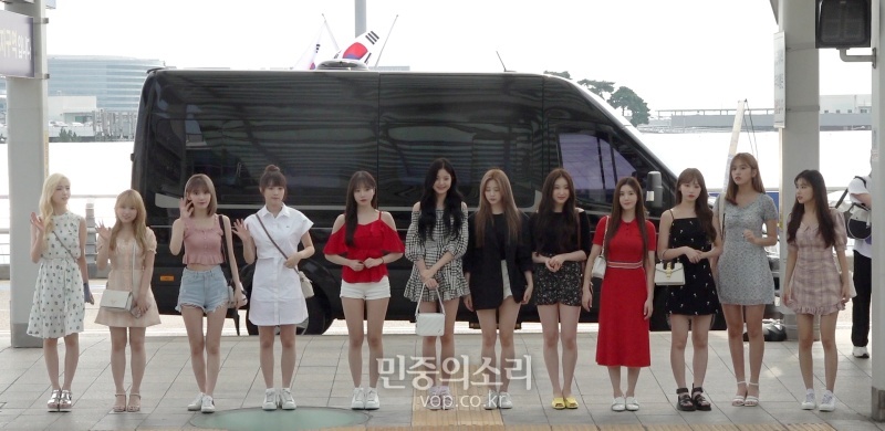 14일 인천공항을 통해 출국한 아이즈원