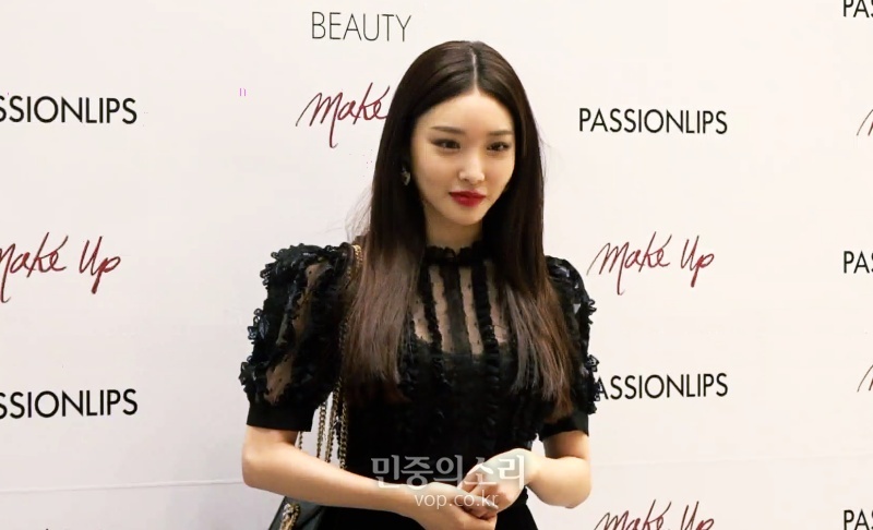 이탈리아 패션 하우스 코스메틱 ‘돌체앤가바나 뷰티’의 ‘패션립’ 출시 기념 행사에 참석한 청하