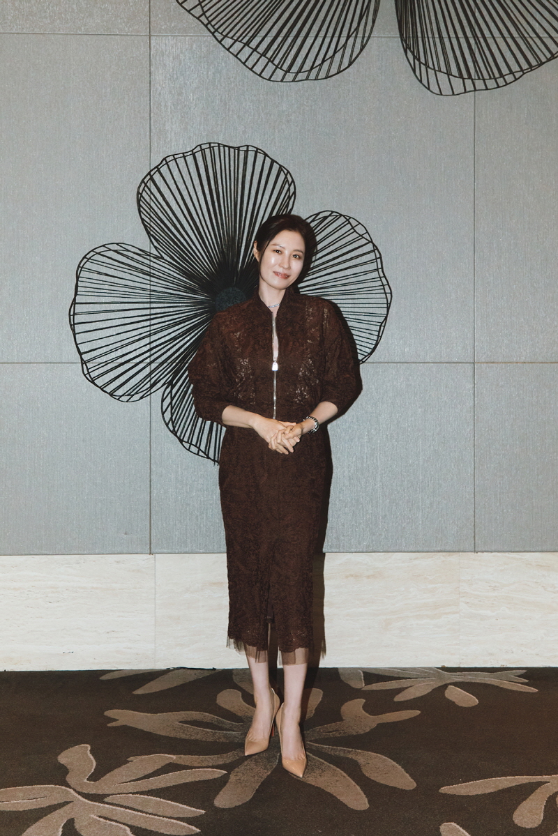 배우 문소리, 롯데자이언츠 승리 기원 시구 나서