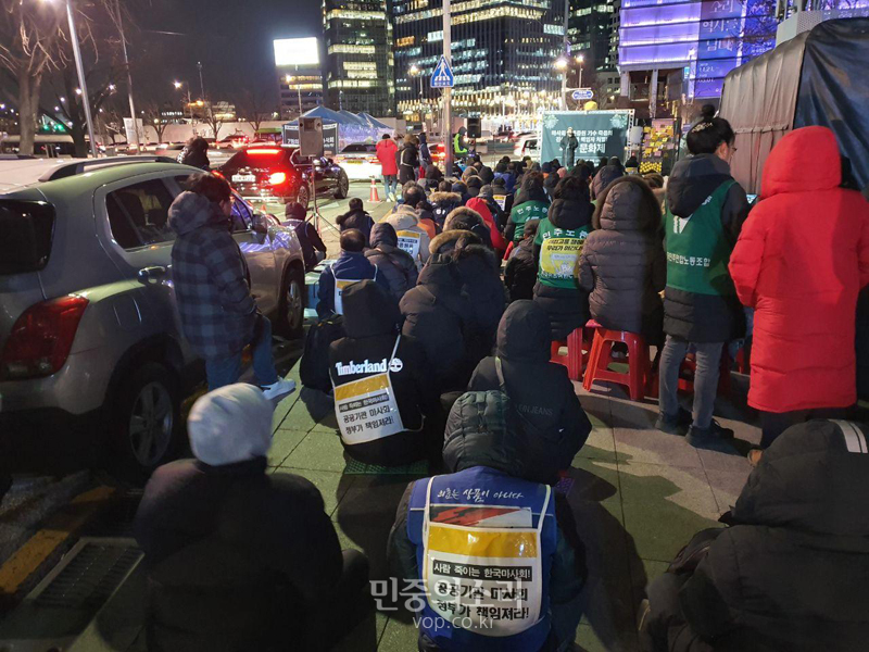 고 문중원 기수 시민대책위원회는 14일 오후 7시 서울 광화문 정부청사 앞에서 '마사회 고 문중원 기수 죽음의 진상규명과 책임자 처벌을 위한 시민대책위원회 집중문화제'를 개최했다.