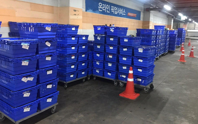 이날 온라인배송기사들에 따르면, 코로나19 사태 이후 주문이 크게 늘었다. 특히 한 번에 많은 물량을 주문하는 고객들이 늘었다고 한다.