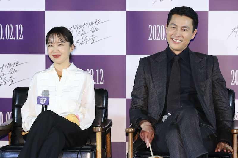 배우 전도연, 정우성이 13일 오전 서울 메가박스 성수점에서 열린 영화 '지푸라기라도 잡고 싶은 짐승들' 제작보고회에 참석해 작품에 대한 이야기를 나눴다. 2020.1.13