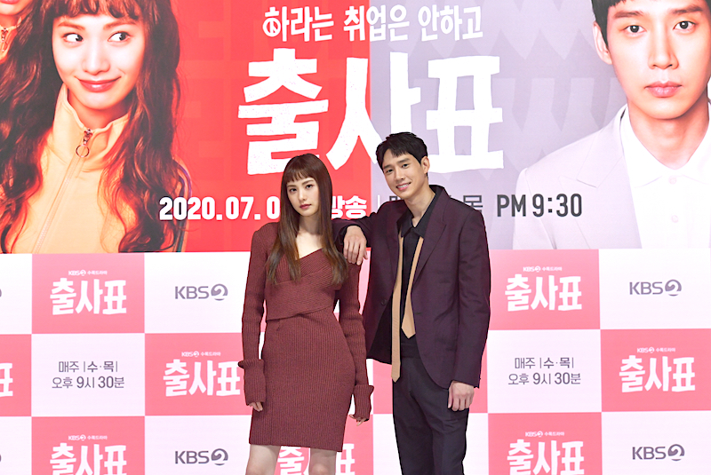 1일 오후 열린 KBS 2TV 새 수목드라마 ‘하라는 취업은 안하고 출사표’ 온라인 제작발표회에서 나나, 박성훈이 포토타임을 갖고 있다.