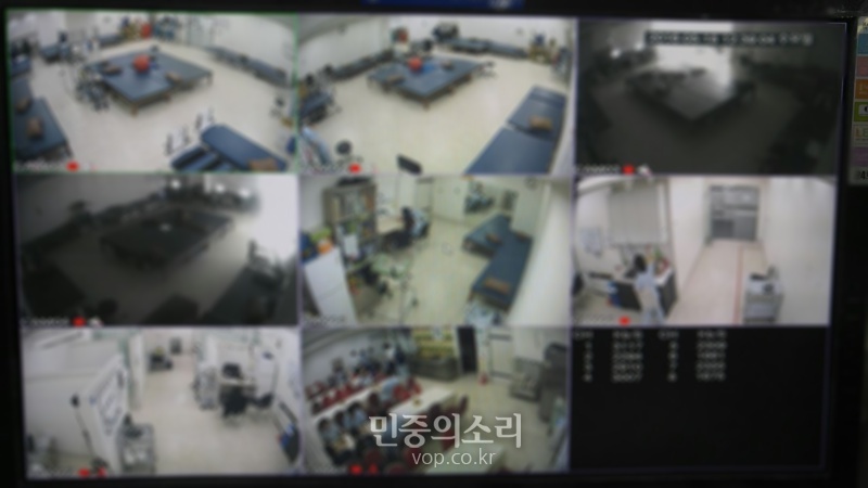 금천수요양병원 치료실 내부를 CCTV가 비추고 있다.
