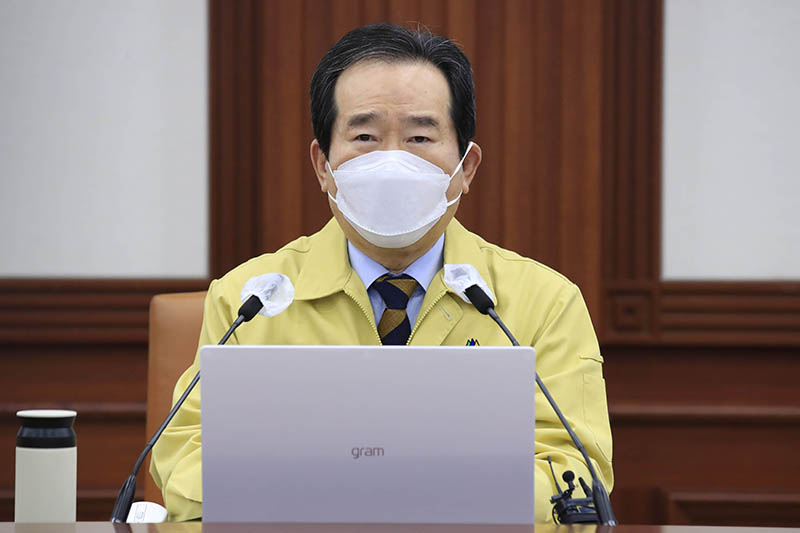 정세균 국무총리가 19일 서울 세종로 정부서울청사에서 열린 코로나19 대응 중앙재난안전대책본부 회의에서 모두발언을 하고 있다. 2021.2.19
