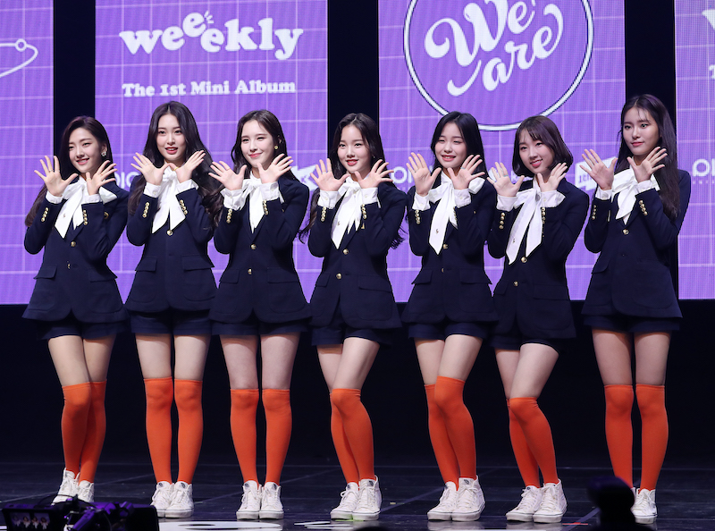 걸그룹 위클리가 30일 오후 서울 마포구 합정동 신한카드 판스퀘어에서 열린 데뷔 앨범 ‘We Are’ 발매 기념 쇼케이스에서 포즈를 취하고 있다. 2020.6.30