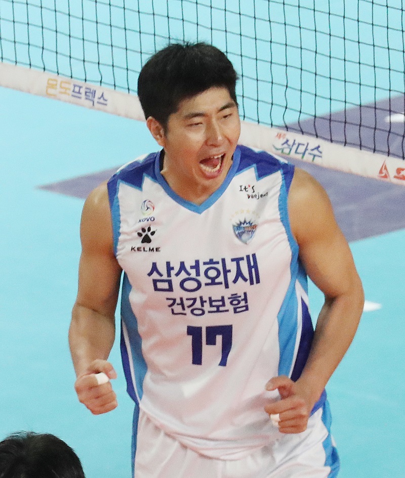21일 오후 대전 중구 충무체육관에서 열린 2019-2020 도드람 프로배구 V-리그 남자부 삼성화재와 현대 캐피탈의 경기에서 삼성 박상하가 브로킹 성공 후 포효하고 있다. 2019.11.21