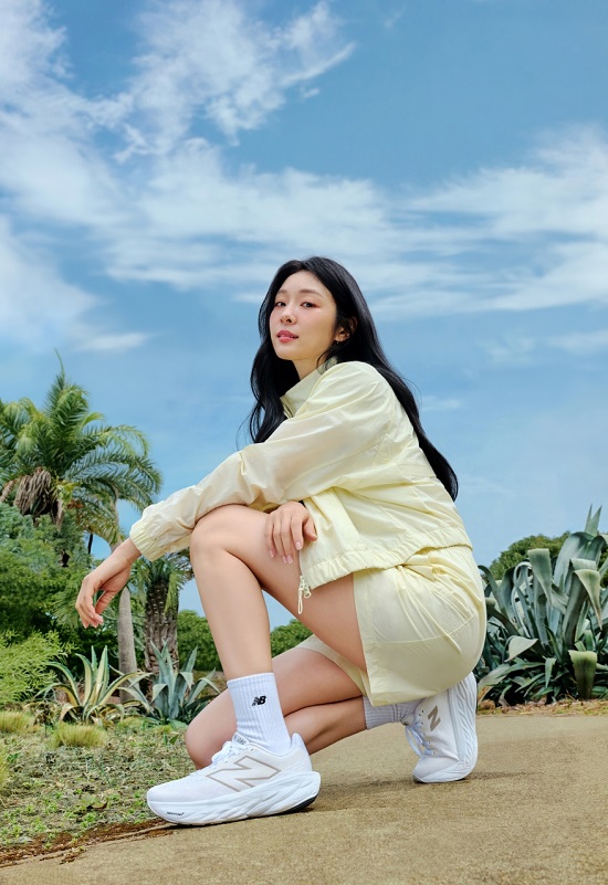 이랜드 뉴발란스, 김연아와 함께한 ‘2025 런 유어 웨이’ 캠페인 공개