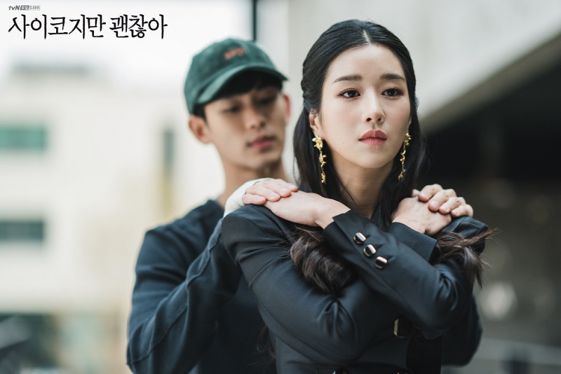 tvN 드라마 ‘사이코지만 괜찮아’에서 고문영(서예지)에게 나비호흡법 가르치는 문강태(김수현)