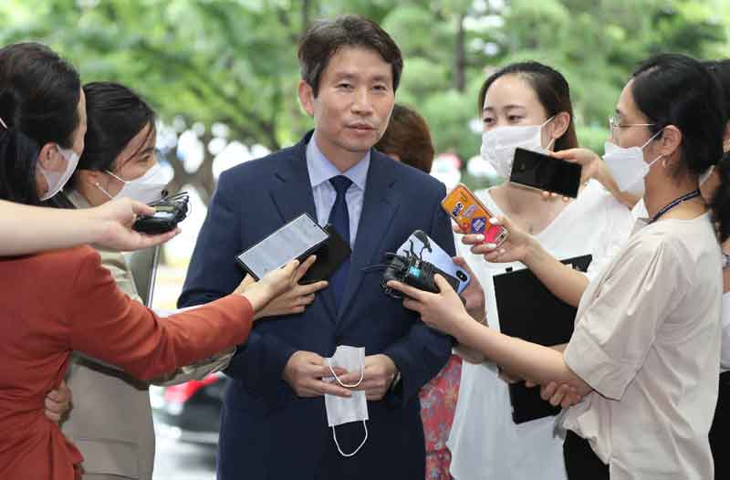이인영 신임 통일부 장관이 27일 오후 서울 종로구 정부서울청사에서 첫 출근을 하며 소회를 밝히고 있다. 2020.07.27.