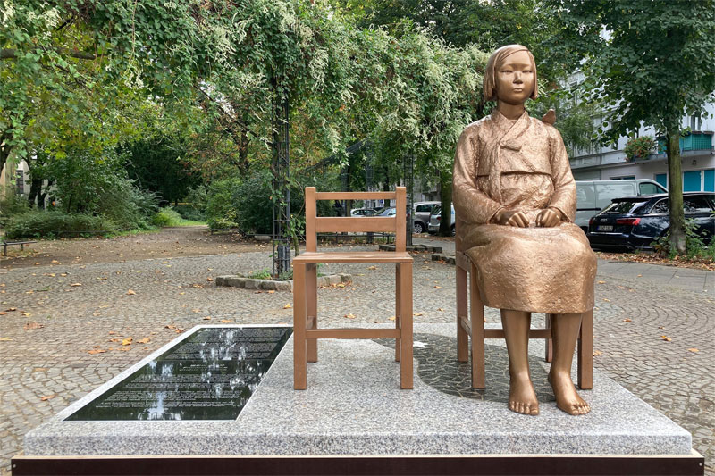 28일 한국 관련 시민단체인 코리아협의회(Korea Verband)가 독일 베를린의 비르켄 교차로에 평화의 소녀상을 설치했다. 2020.09.28
