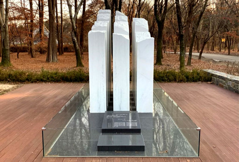 우면산 산사태 희생자들을 추모하는 조형물 '일상의 추념'