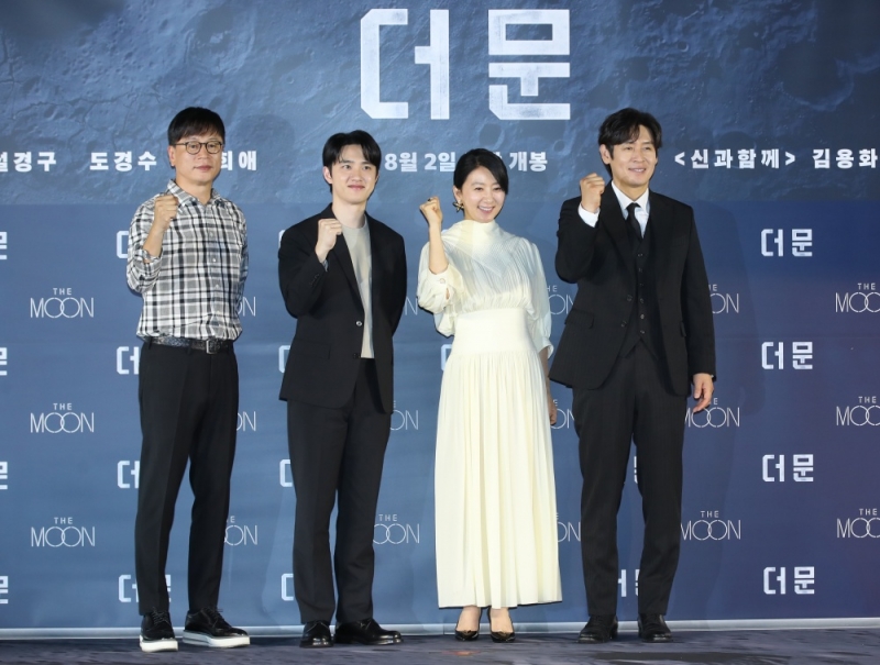 영화 ‘더 문’ 통해 공개되는 ‘지천명 아이돌’ 설경구의 철저한 자기 관리 - 민중의소리