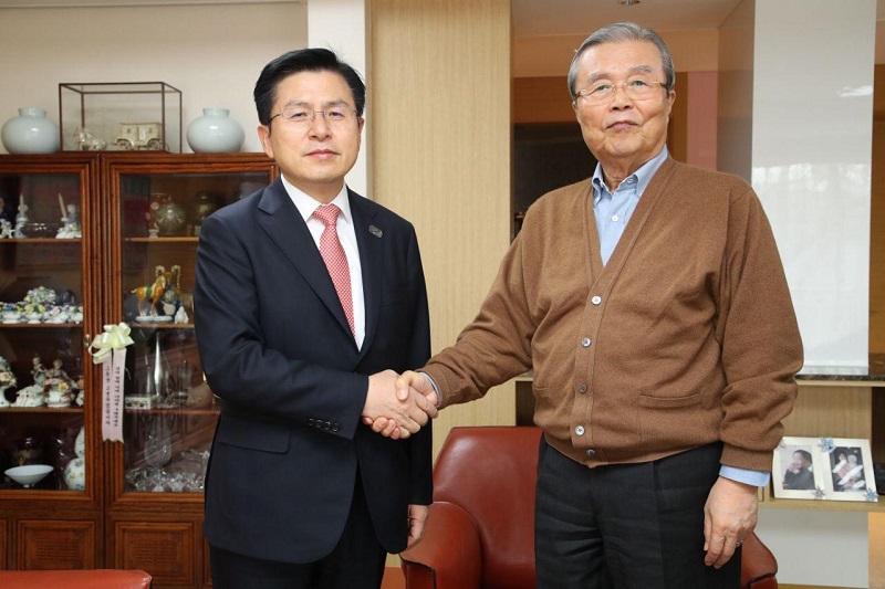 미래통합당 황교안 대표가 26일 오전 김종인 전 더불어민주당 비상대책위원회 대표를 찾아 통합당 선대위에 합류해달라고 설득에 나섰다.