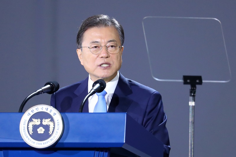 문재인 대통령이 15일 서울 중구 동대문디자인플라자에서 열린 제75주년 광복절 경축식에 참석해 경축사를 하고 있다.