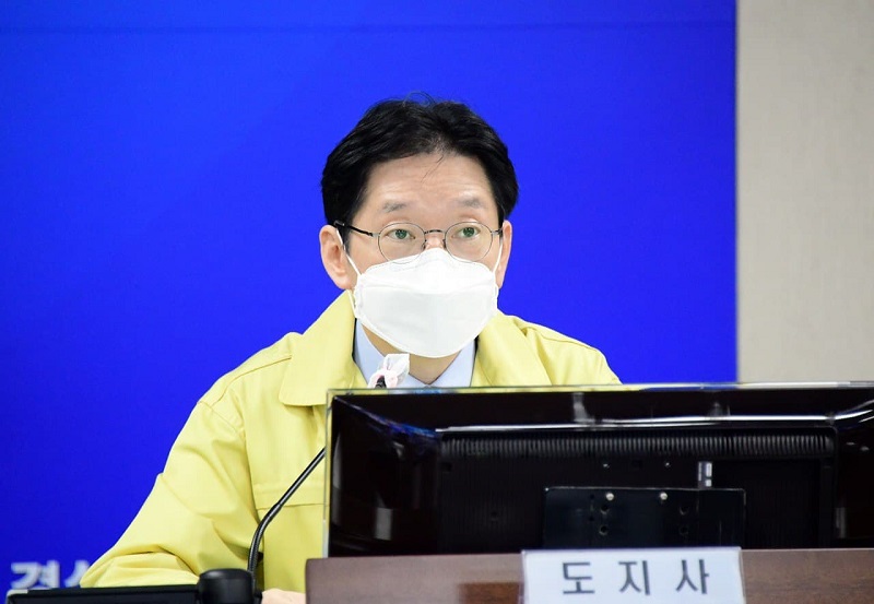 김경수 경남도지사가 20일 '경남 코로나19 대응 재난안전대책본부 회의'를 주재하고 있다. 자료사진.