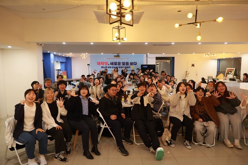 과잠입고계엄에맞선대학생들“함께인우리,언제든연대할수있다”