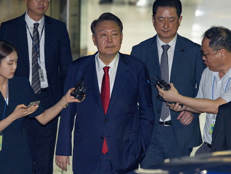 ‘불출석’윤석열,강제인치에도저항…내란특검“15일오후2시로재지휘”