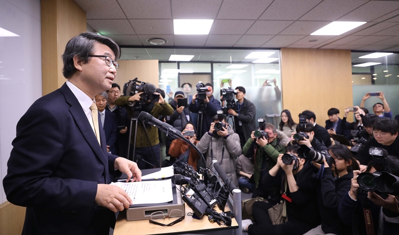 김지형 전 대법관(현 지평 대표변호사)이 9일 서울 서대문구 미근동 법무법인 지평 사무실에서 삼성 준법감시위원회 초대 위원장 수락 배경 및 위원회 구성 운영방향에 대한 간담회를 갖고 있다. 2020.01.09.