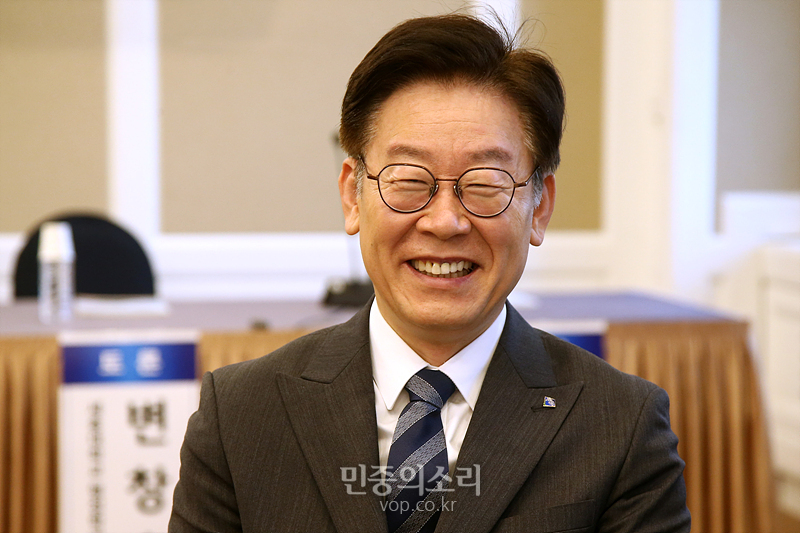 지난 2019년 12월 19일 이재명 경기도지사가 국회에서 열린 ‘아파트 분양원가 공개 토론회’에 참석했다.