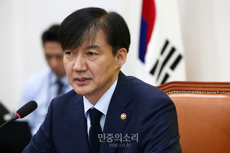 조국 법무부 장관이 17일 국회에서 심상정 정의당 대표를 예방해 모두발언하고 있다. 2019.09.17