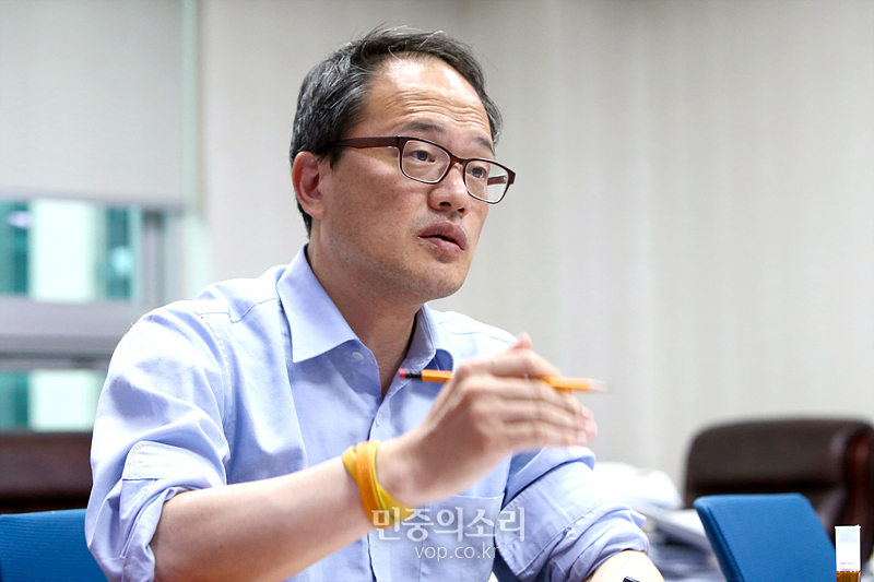 더불어민주당 박주민 의원이 국회 의원실에서 민중의소리와 인터뷰를 하고 있다. 2019.10.01