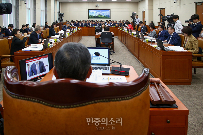 11일 국회 환경노동위원회 전체회의실에서 국정감사를 실시하고 있다. 2019.10.11