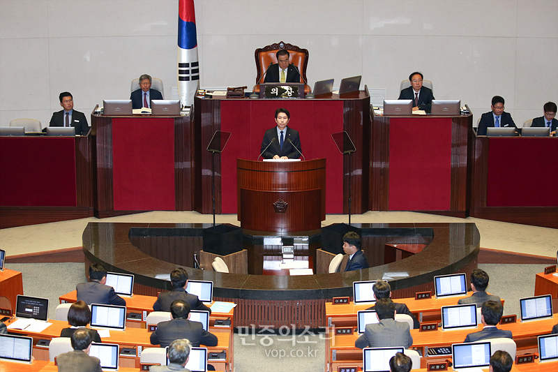더불어민주당 이인영 원내대표가 28일 국회 본회의장에서 교섭단체대표연설을 하고 있다. 2019.10.28