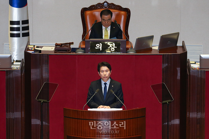 더불어민주당 이인영 원내대표가 28일 국회 본회의장에서 교섭단체대표연설을 하고 있다. 2019.10.28
