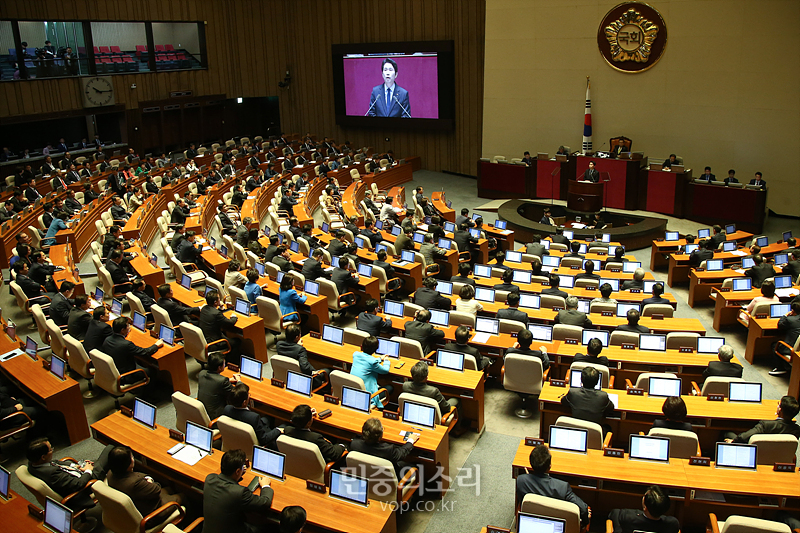 더불어민주당 이인영 원내대표가 28일 국회 본회의장에서 교섭단체대표연설을 하고 있다. 2019.10.28